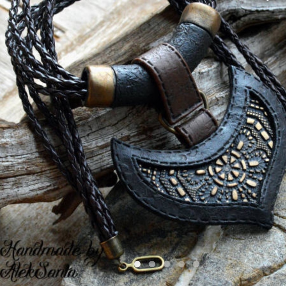 🌹NEW ARRIVAL, BLACK POLYMER CLAY, TAURUS PENDANT